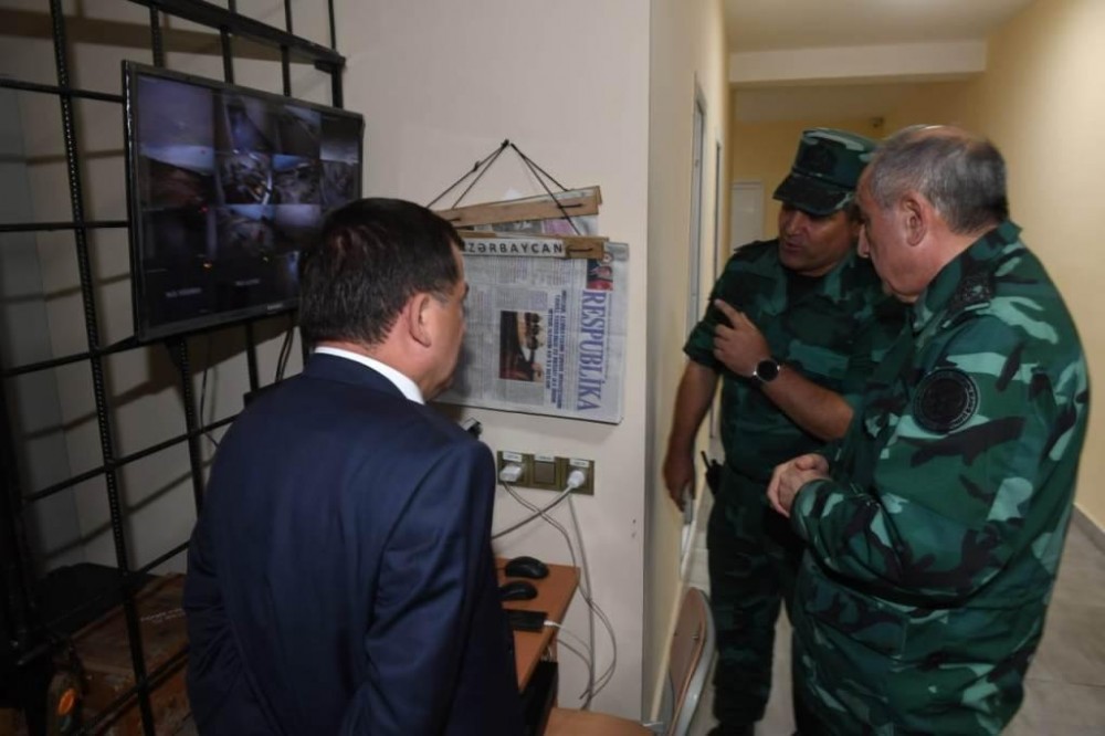 Prezidentin köməkçisi sərhəddəki hərbi hissəyə getdi - FOTOLAR